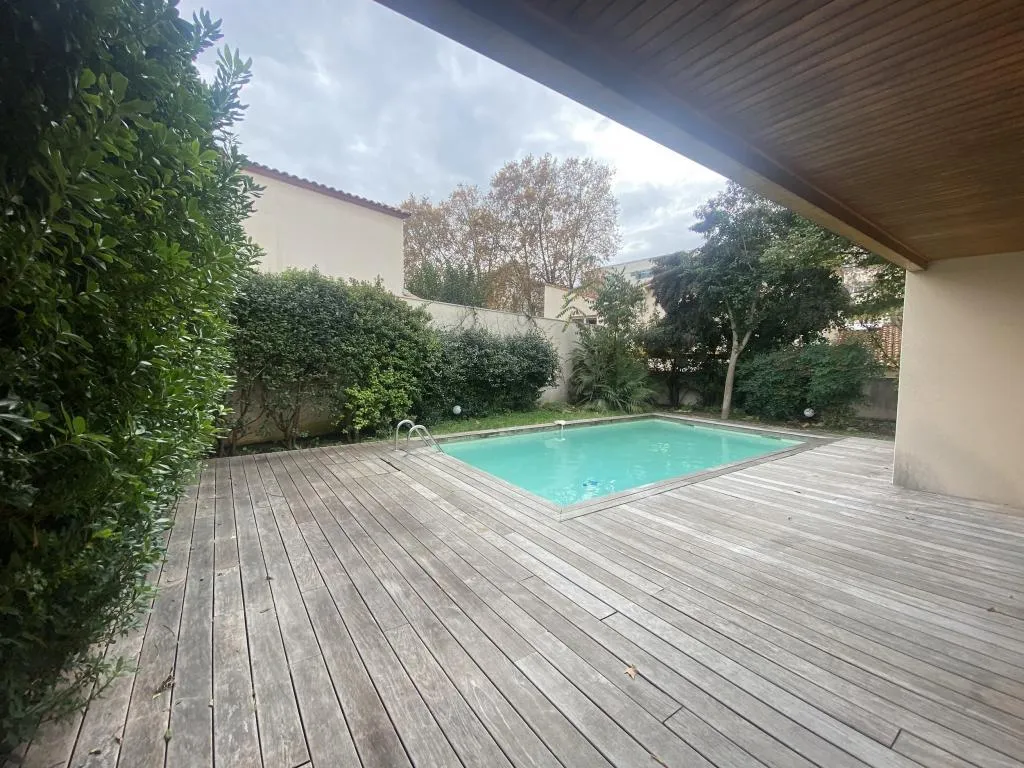 Piscine - Grande Villa avec Piscine dans le Quartier Richter