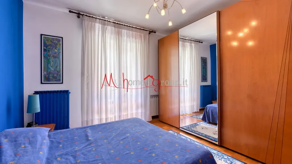Bedrooms - Four-Bedroom Apartment with Balconies in Padova