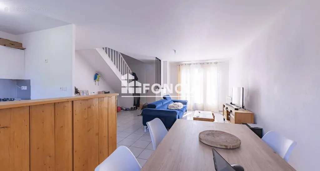 Salle à manger - Villa Récemment Construite avec Jardin à Vienne Charlemagne