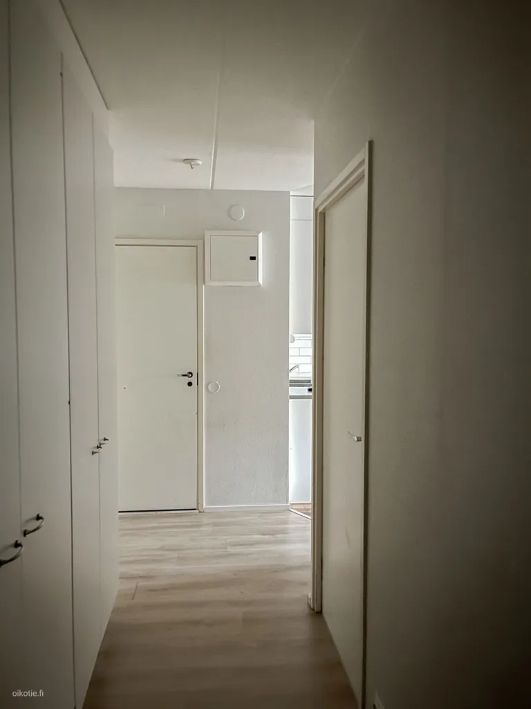 Esik - Spacious Flat with Balcony in Länsimäki, Vantaa