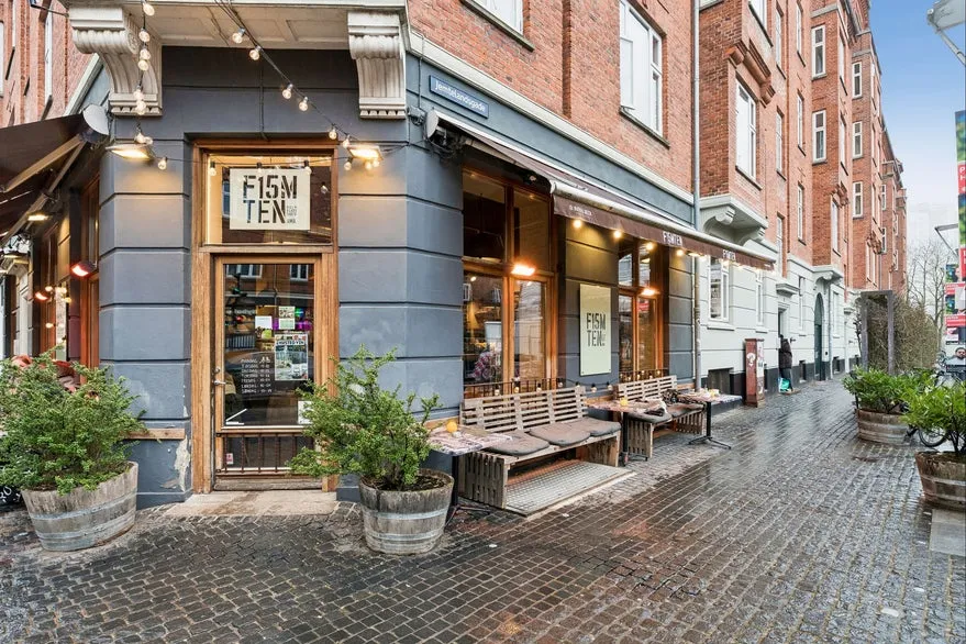 Extérieur - Commercial Unit with Corner Location in Amager