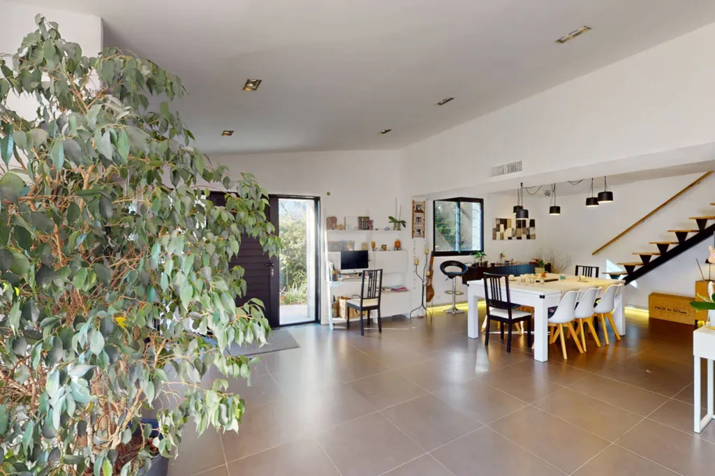 Villa avec Piscine et Vue Panoramique à Contes