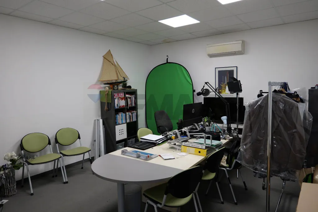 Office - Professional Space with Parking in Rovereta