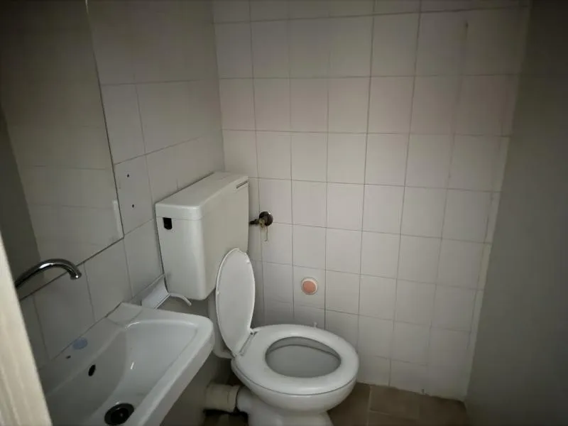 Salles de bain - Office Space in Central Serres