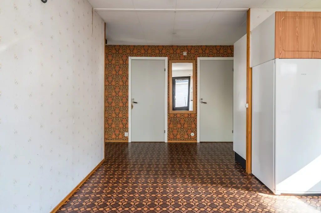 Entrée - Family House with Development Potential in Åby