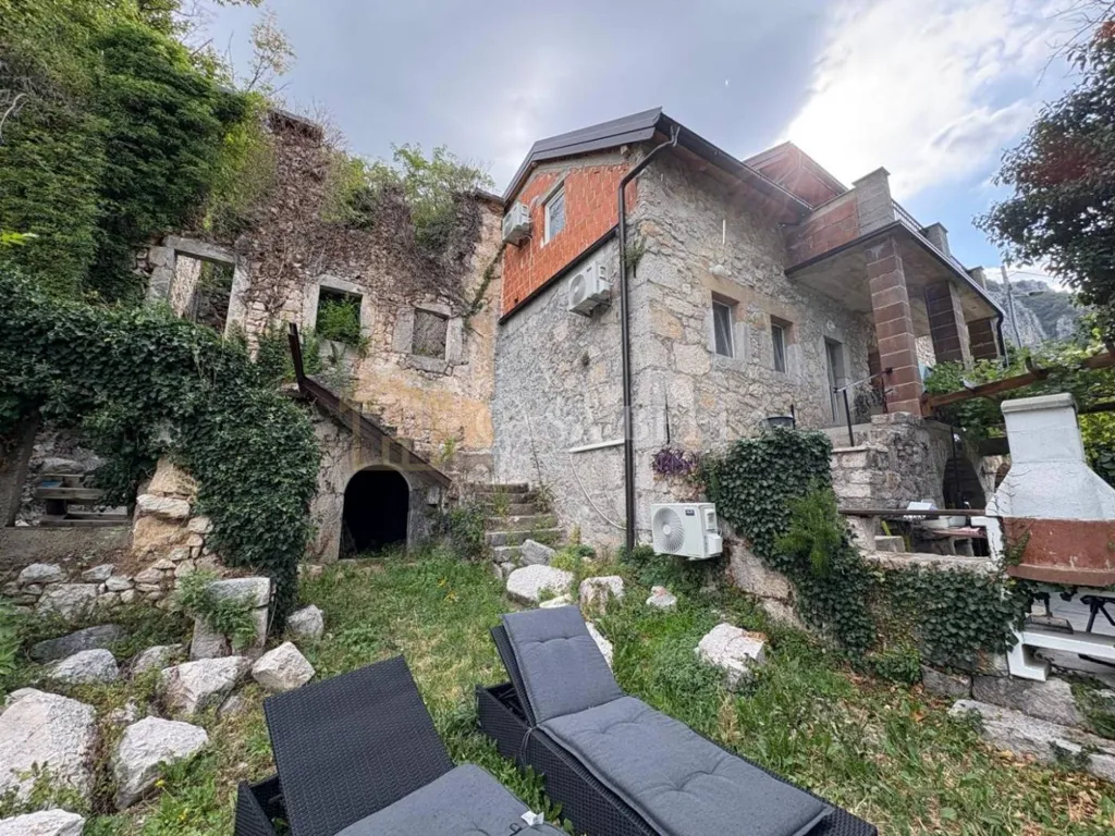 Aed - Stone House with Potential in Grižane, Vinodolska