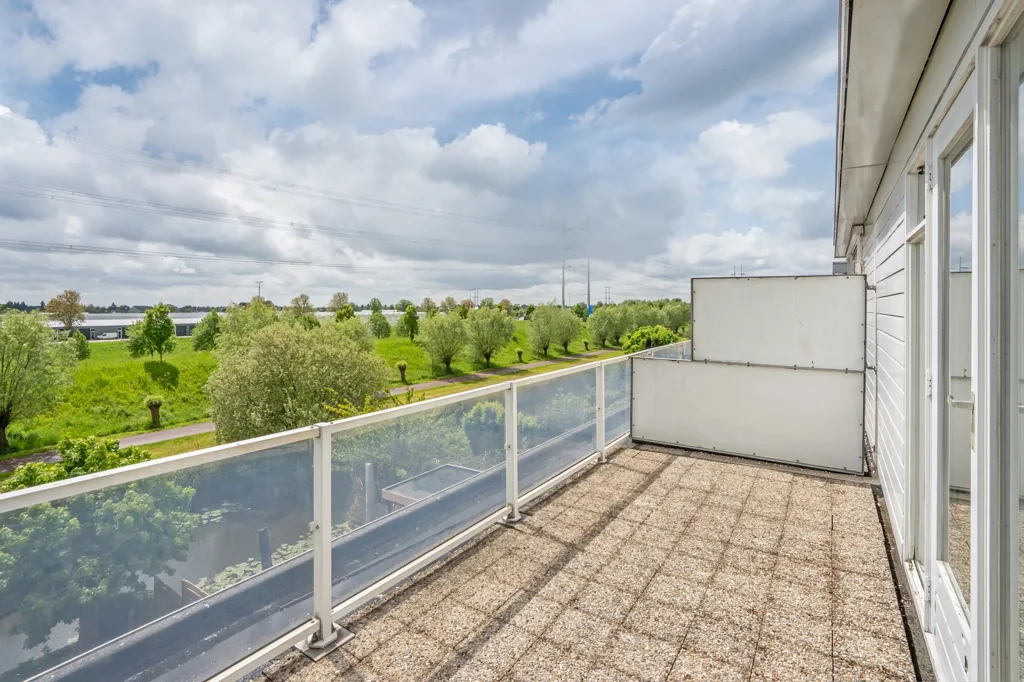 Balcon - Waterfront 2-Under-1-Cap Villa in Rokkeveen Zuid