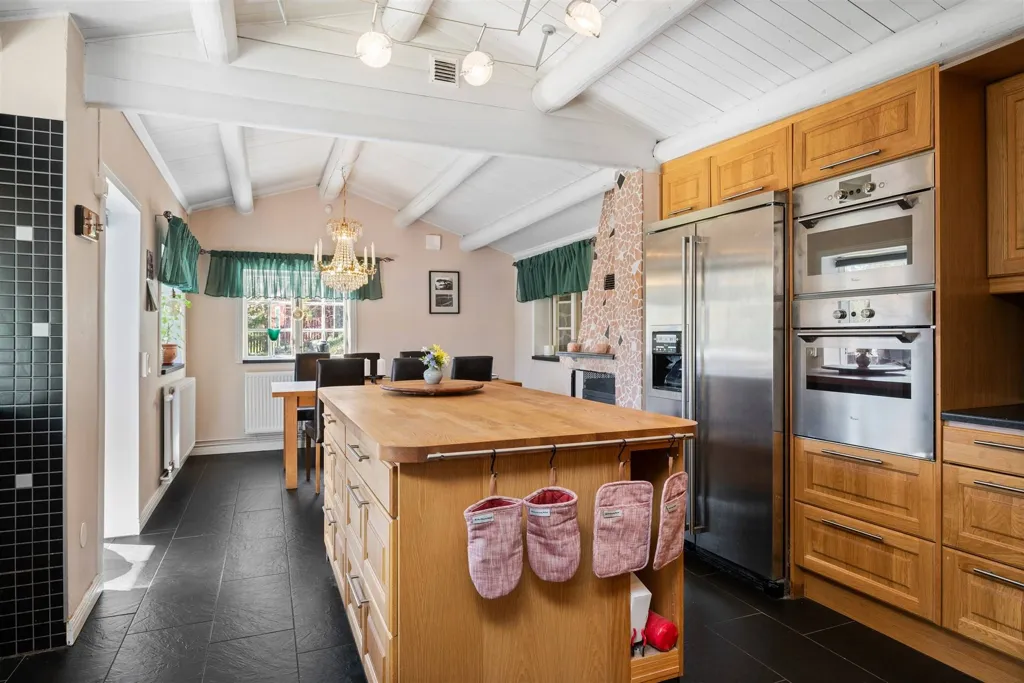 Cuisine - Generations Home with Pool in Rural Setting