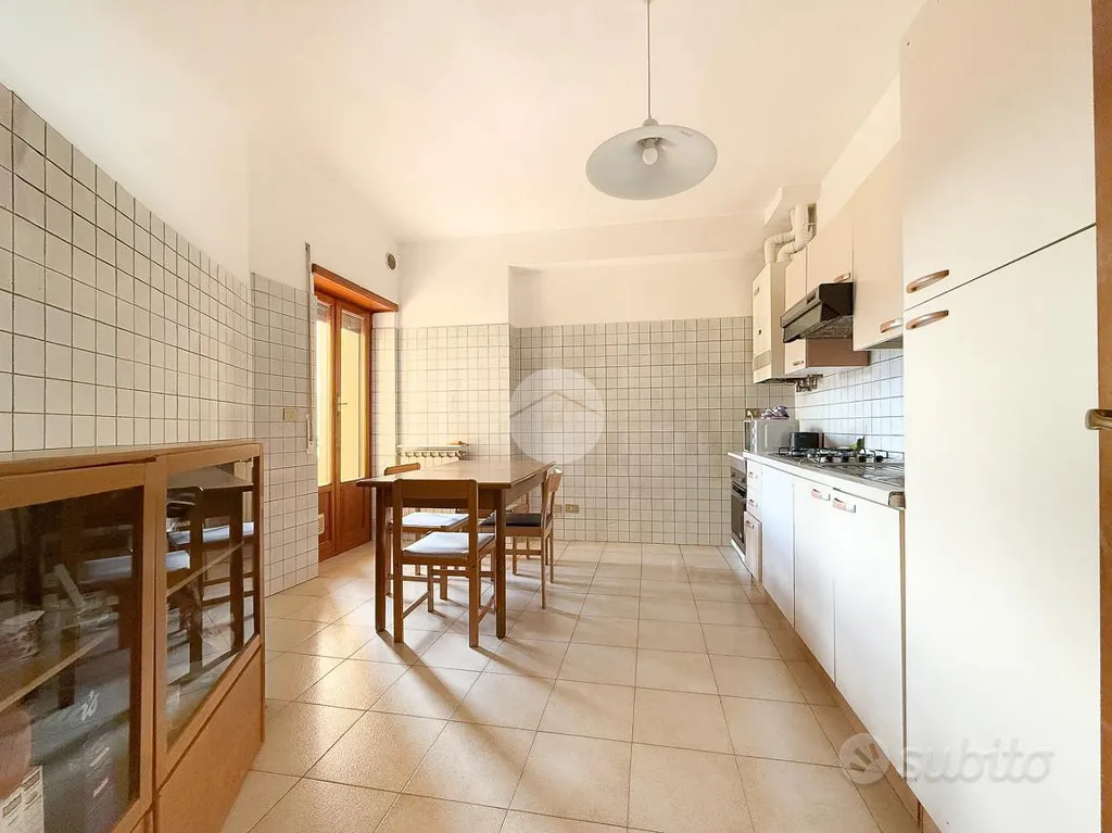 Cuisine - 4-Room Apartment with Private Parking in L'Aquila