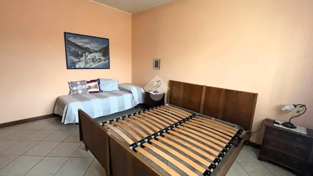Chambres - Quadrilocale with Balcony in Mantova