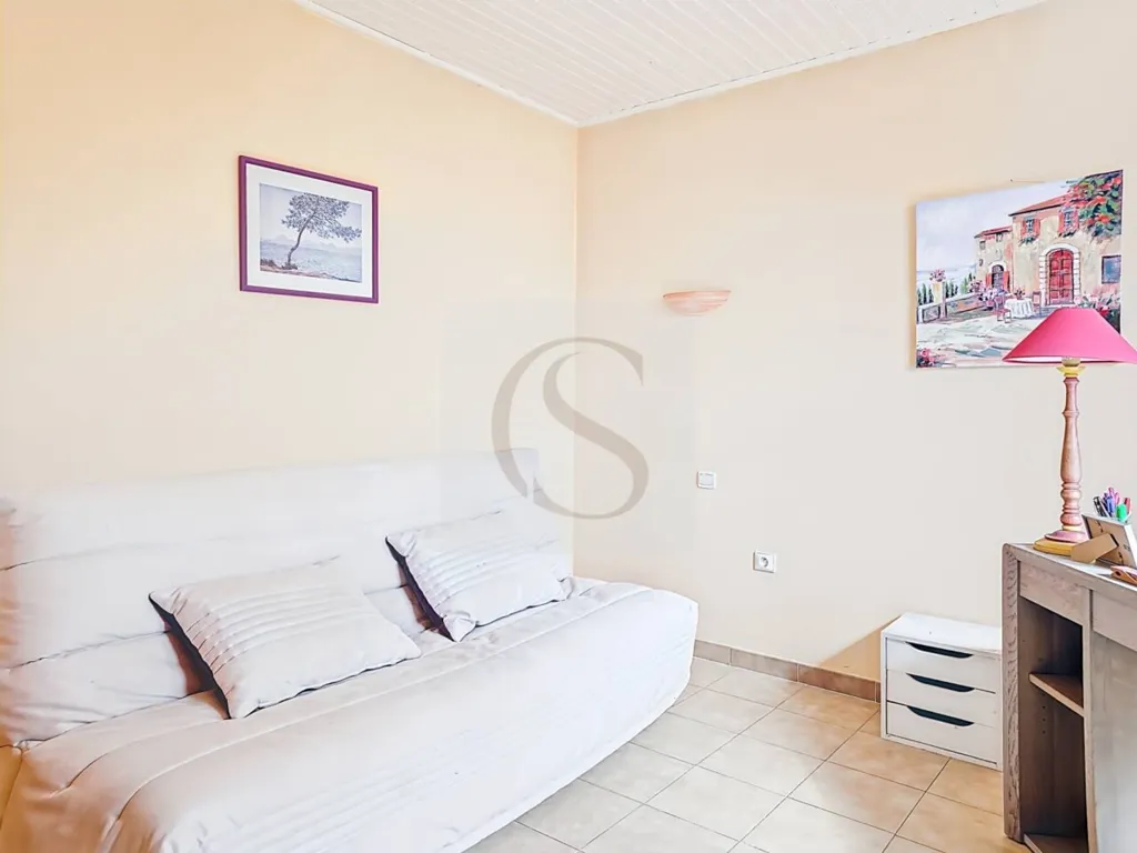 Chambres - Maison avec Piscine et Garage au Centre de Lorgues