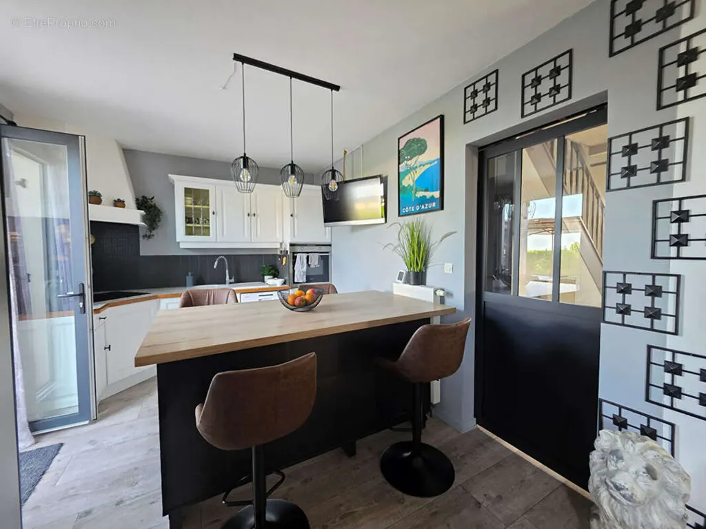Cuisine - Maison avec Sous-sol et Garage à 15 km de Beauvais