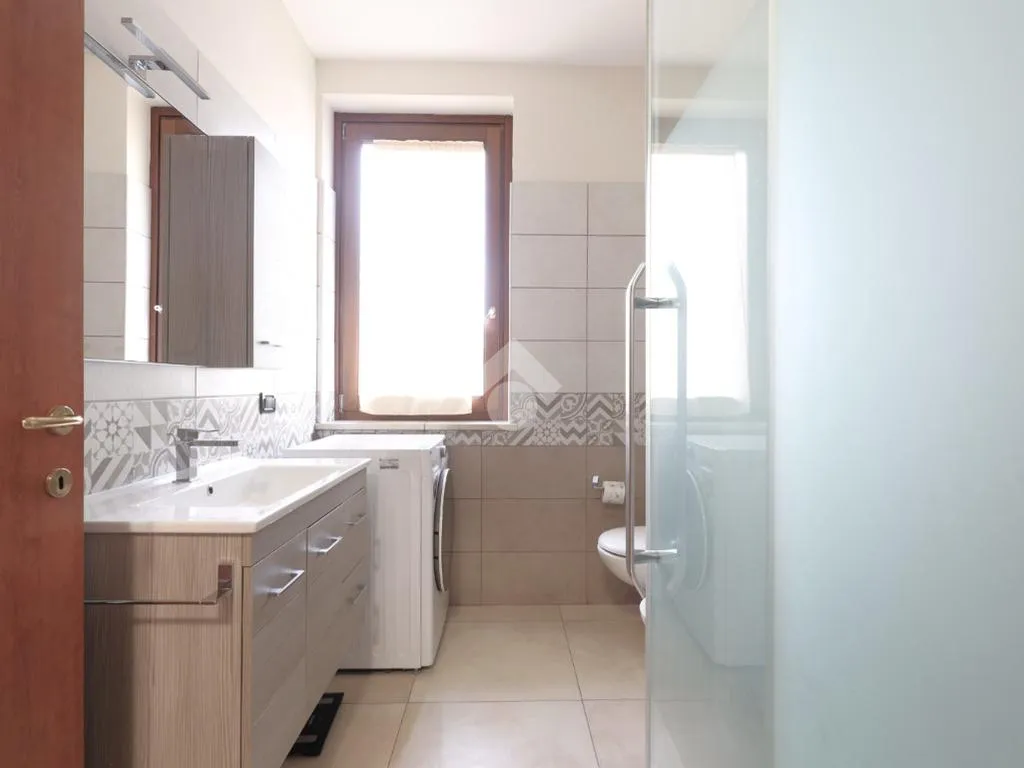 Salles de bain - Trilocale with Balcony in Lonato del Garda