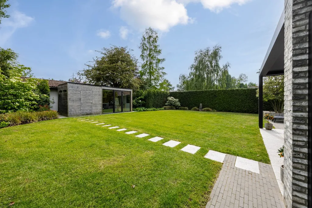 Aed - Luxury Villa with Garden in Lint