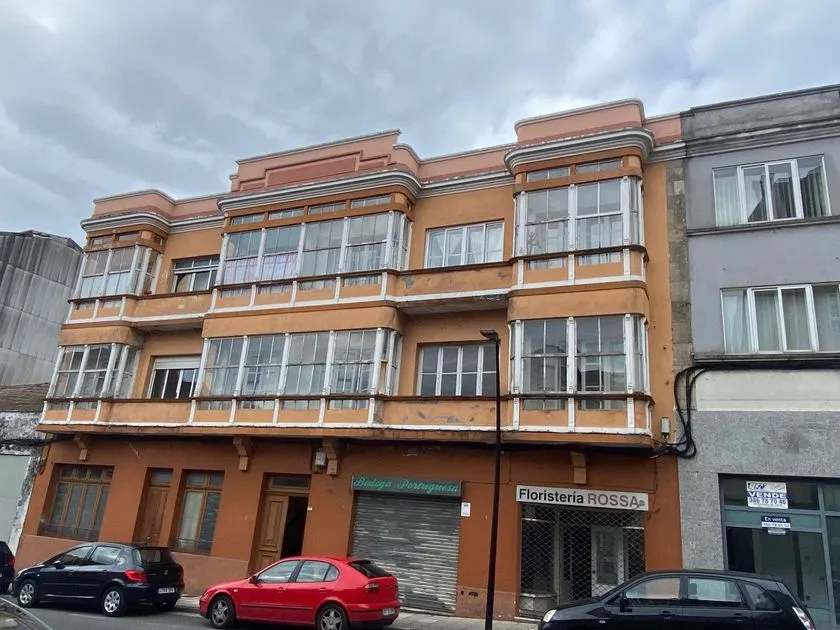 Extérieur - Development Opportunity with Three Urban Plots in Lalín