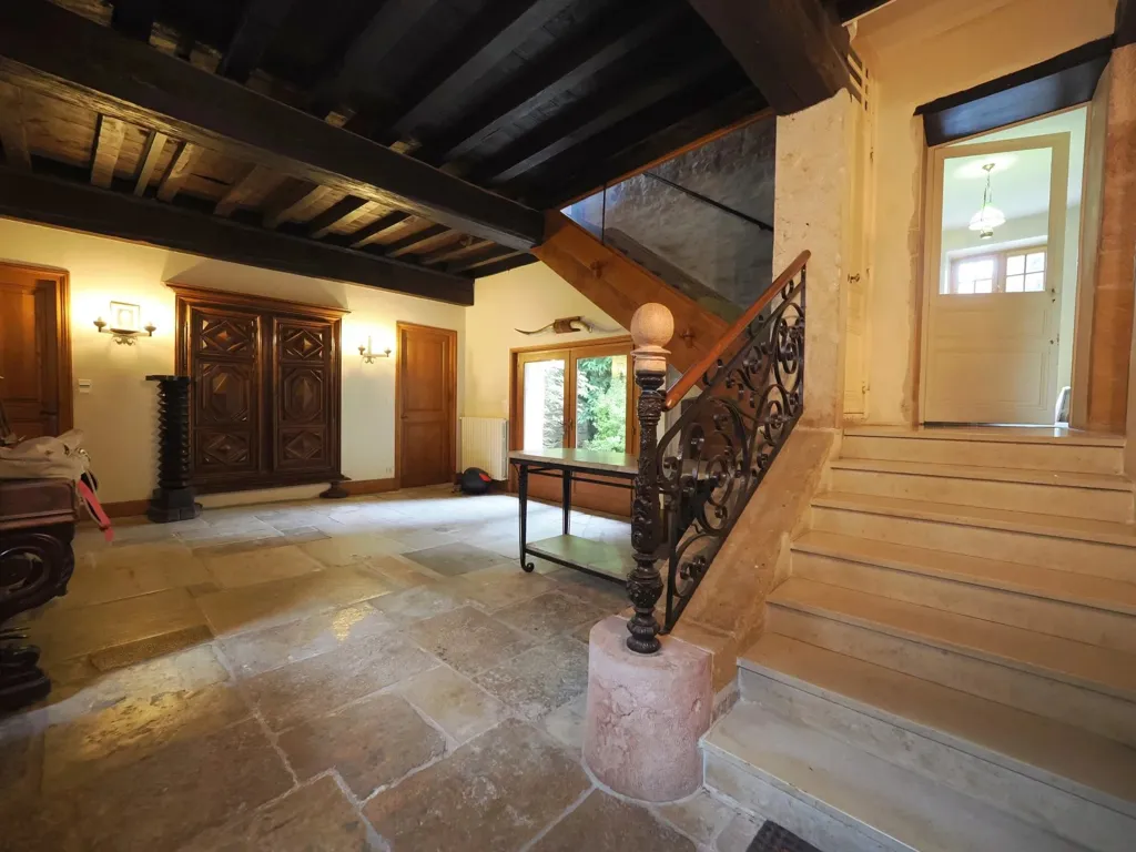 Esik - Historic Maison with Pool in Tournus