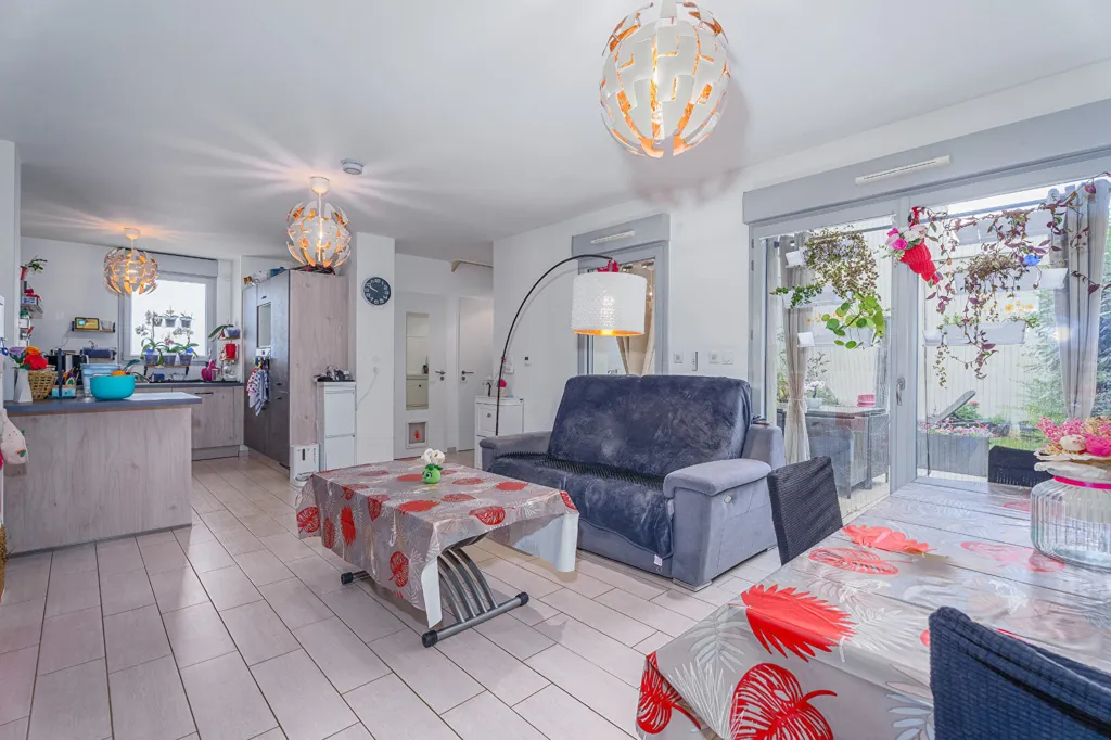 Salle à manger - Maison Récemment Construite avec Jardin à Dijon
