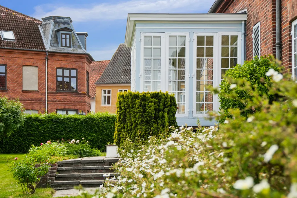 Aed - 1927 Villa with Exceptional Light in Klostergade