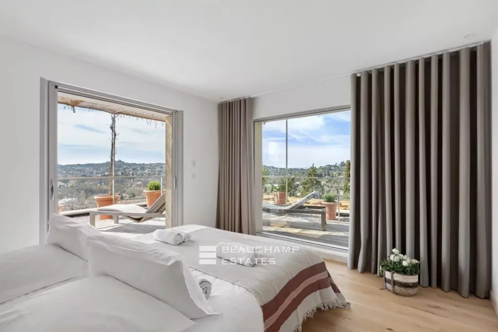 Chambres - Villa de Luxe avec Piscine à Valbonne