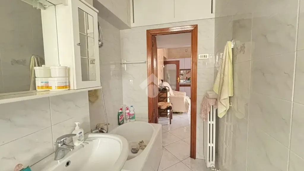 Salles de bain - Bright Apartment with Balcony in Foggia Centre