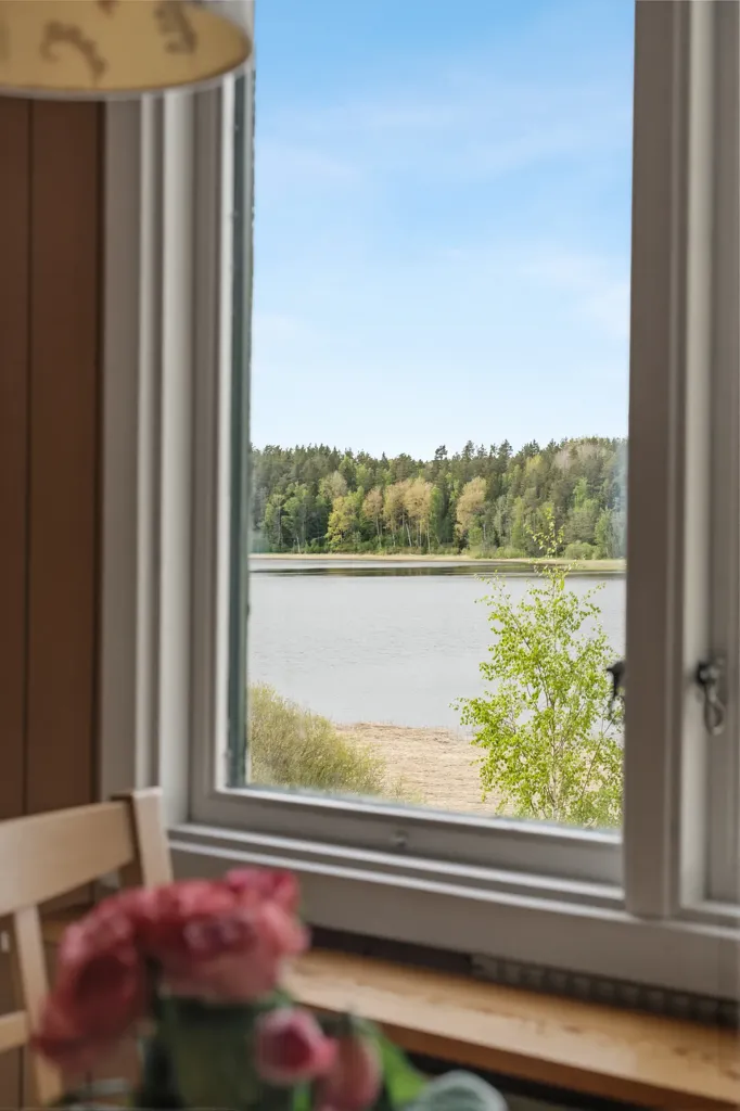 Pièces - Renovated Cottage with Lake View in Nyköping