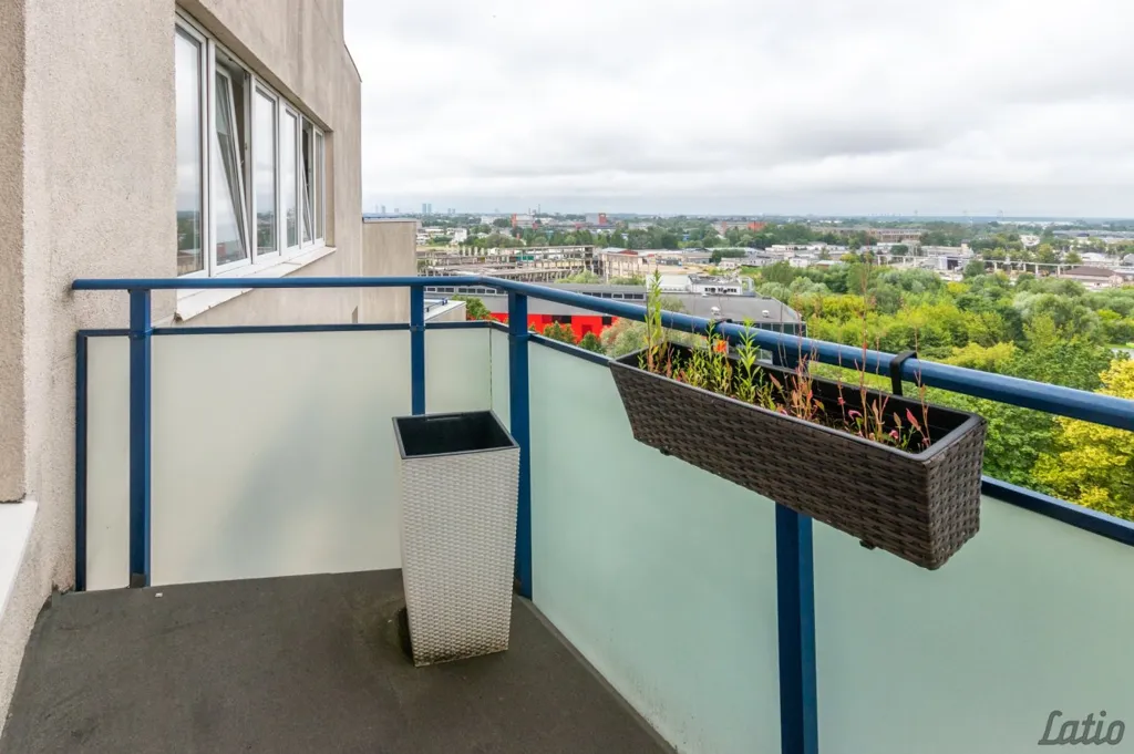 Balcon - 3-Bedroom Apartment with Terrace in Riga