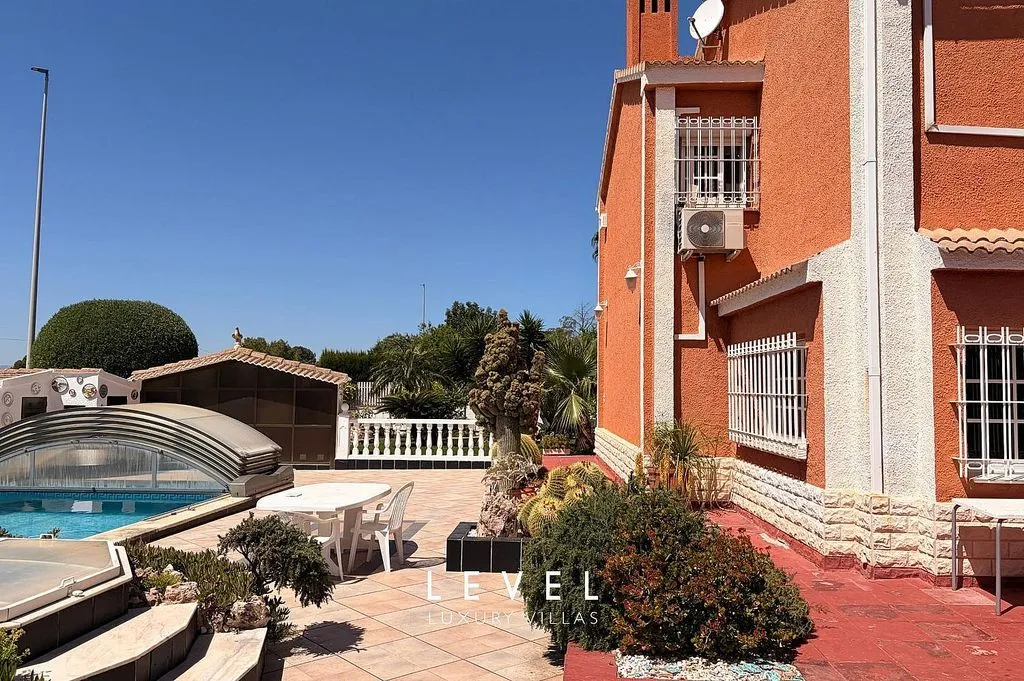 Piscine - Chalet with Pool in San Antonio de Benagéber