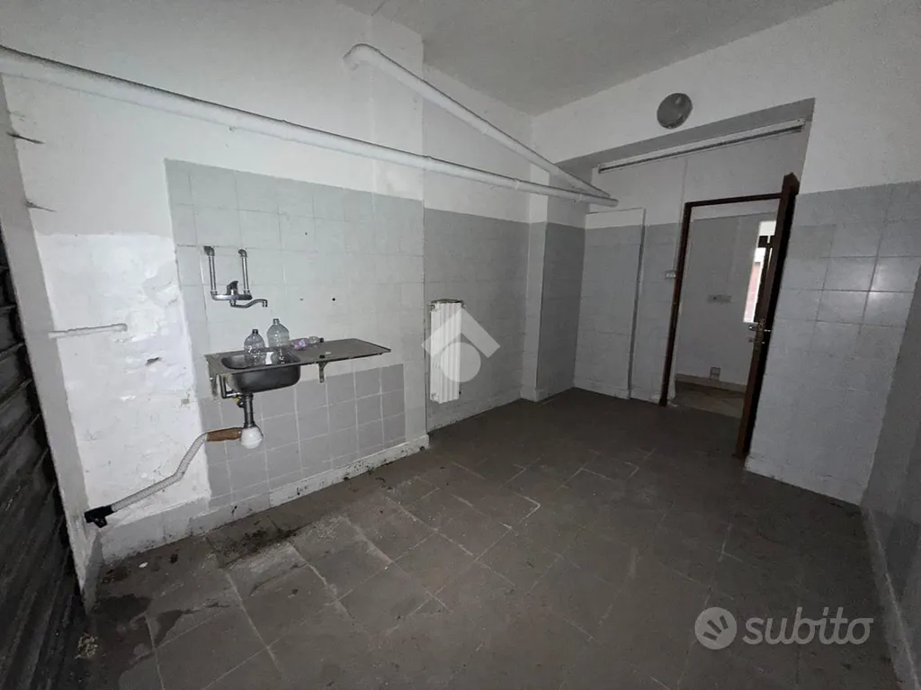 Vannitoad - Commercial Space for Conversion in Osio Sotto