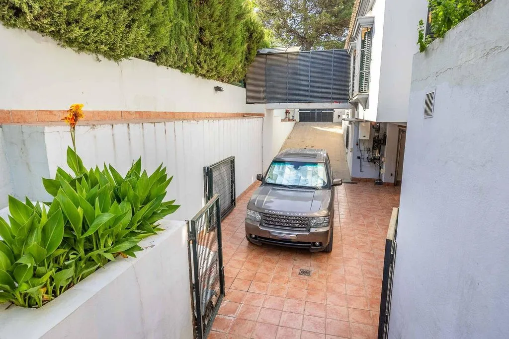 Garage - Chalet with Pool in Simon Verde
