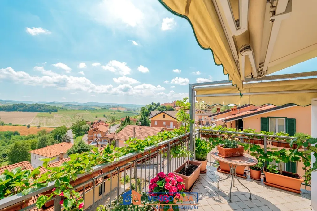 Balcon - Recently Built Apartment with Terrace in Monforte D'Alba