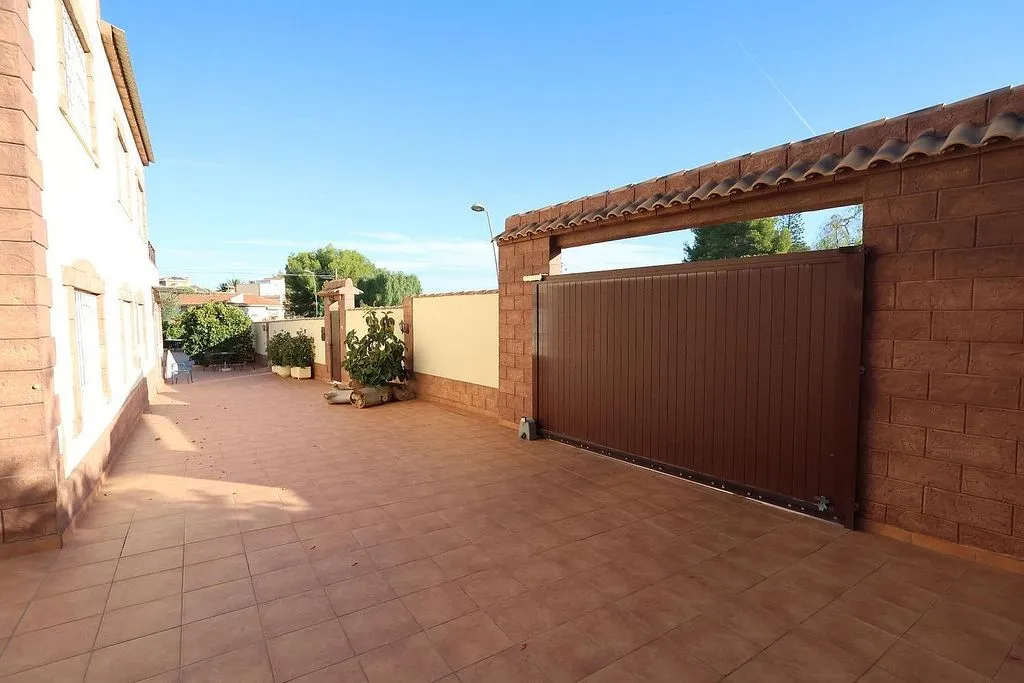 Jardin - Luxury Villa with Private Pool in Torrevieja