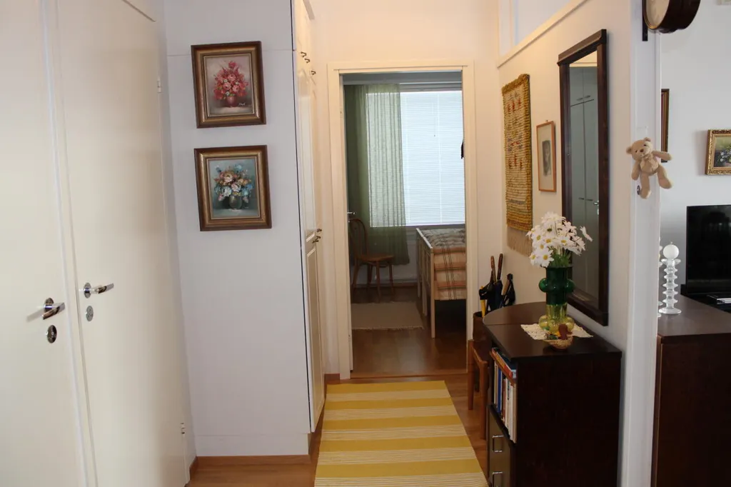Entrée - Apartment with Balcony in City Centre