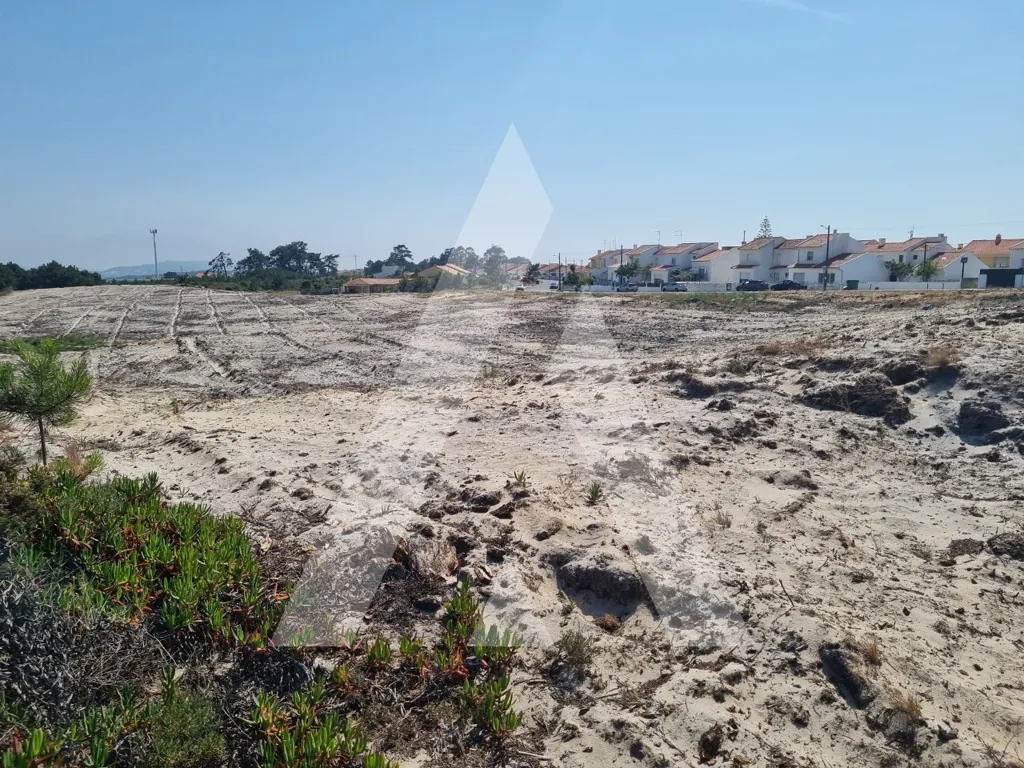 Aed - Construction Plot with 10 Apartments in Nazaré