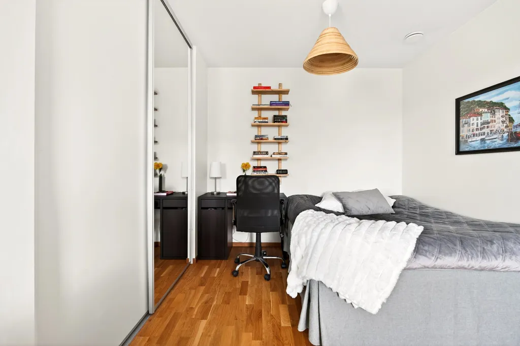Camere da letto - Modern 1.5-Bedroom Flat with Balcony in Kungsängen
