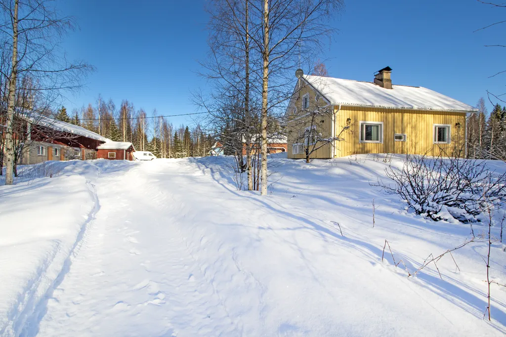 Jardin - Rustic Timber House with Farmyard in Lastukoski