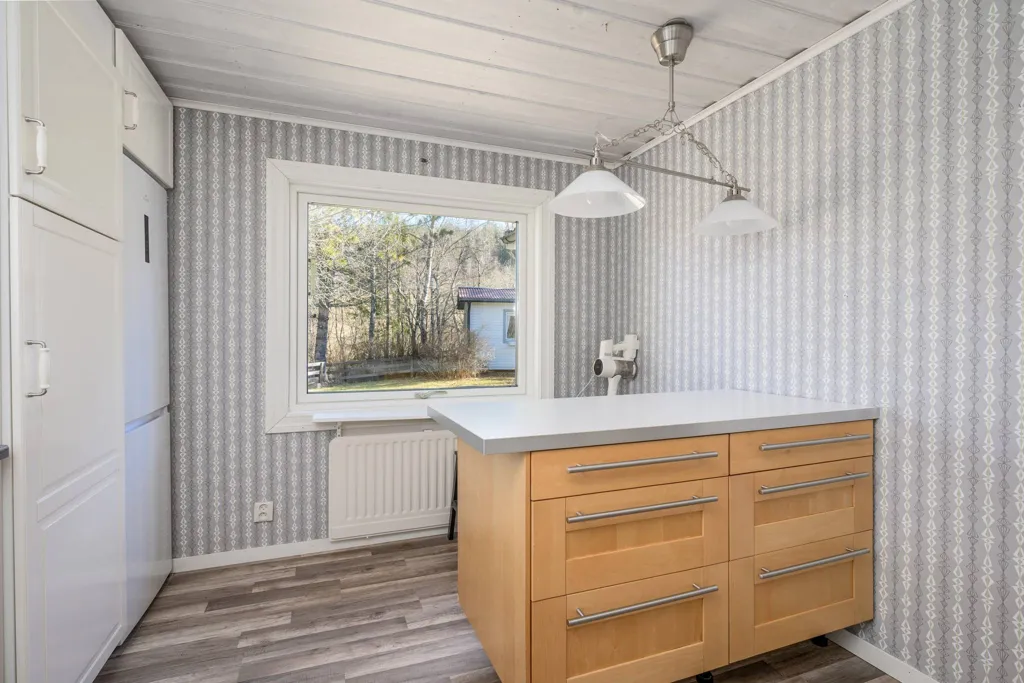 Köök - Charming Villa by the Stream in Björkom