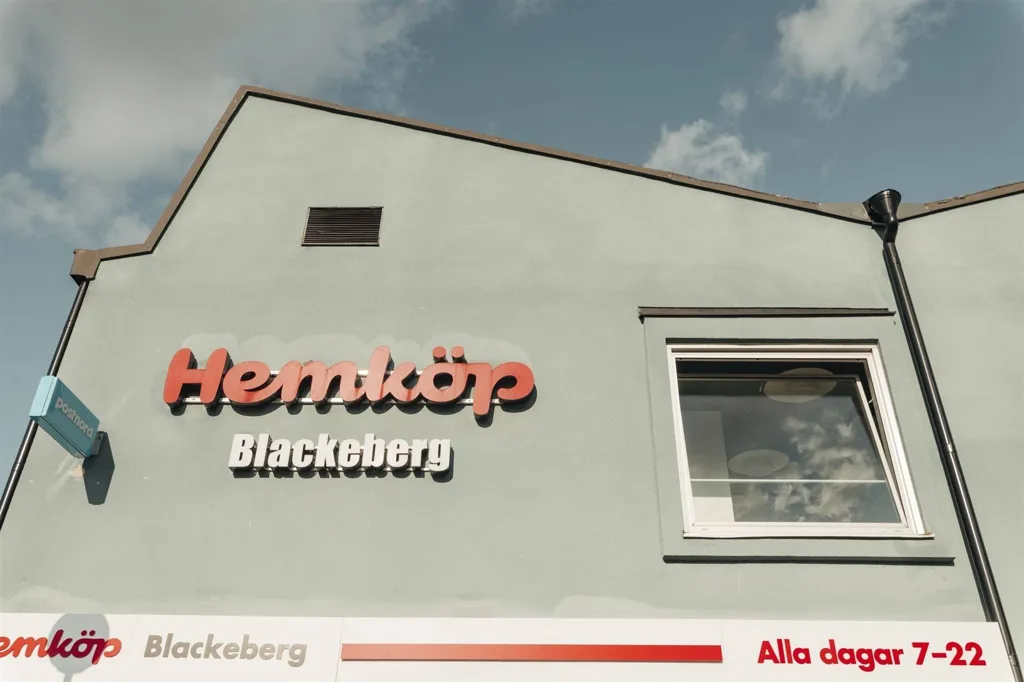 Esterno - Efficient Flat with Loft Potential in Blackeberg