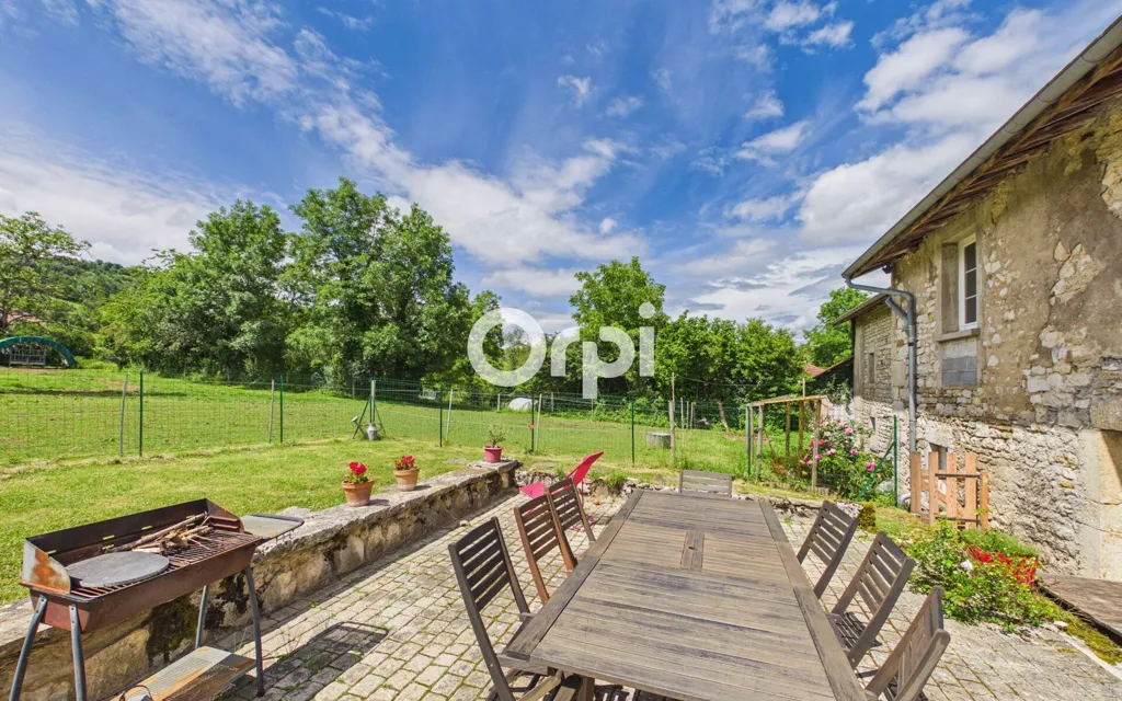 Terrace - Renovated Farmhouse with Garden in Vescles