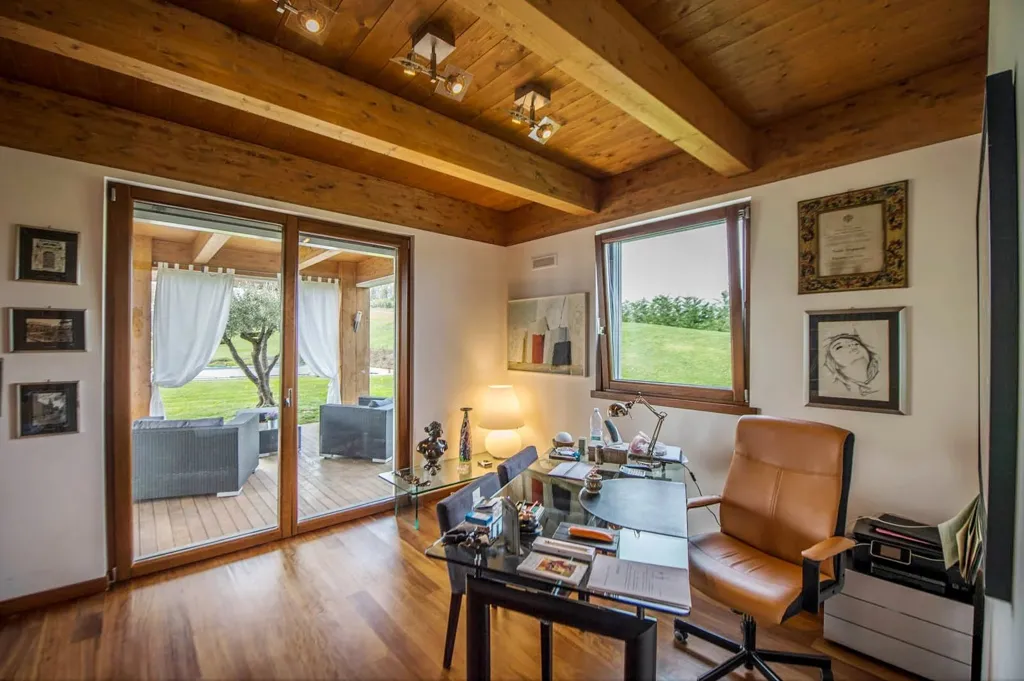 Bureau - Modern Villa with Pool and Spa near Parma