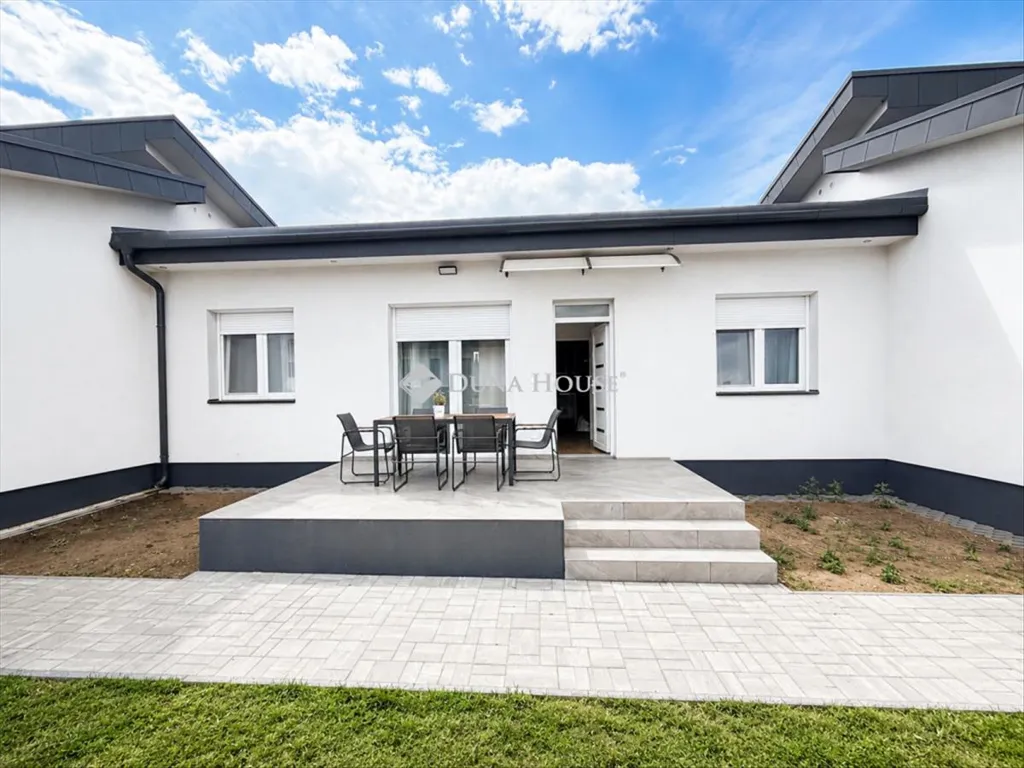 Esterno - Modern Duplex with Garden in Téglás