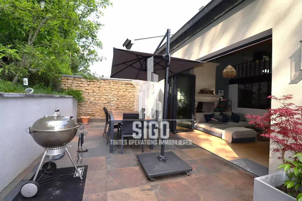 Terrasse - Maison Libre de 3 Façades avec Hauteur Cathédrale à Hesperange