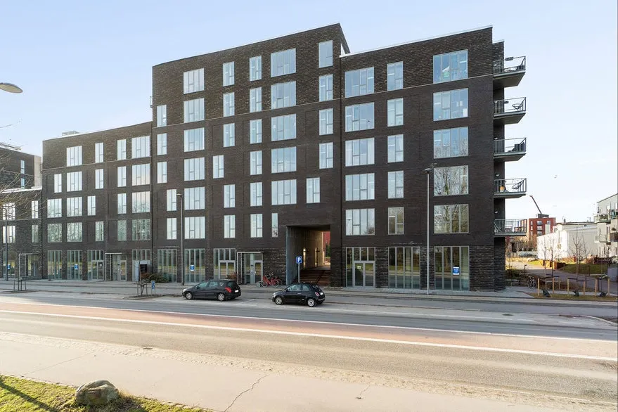 Esterno - Commercial Space with High Windows on Amager Strandvej