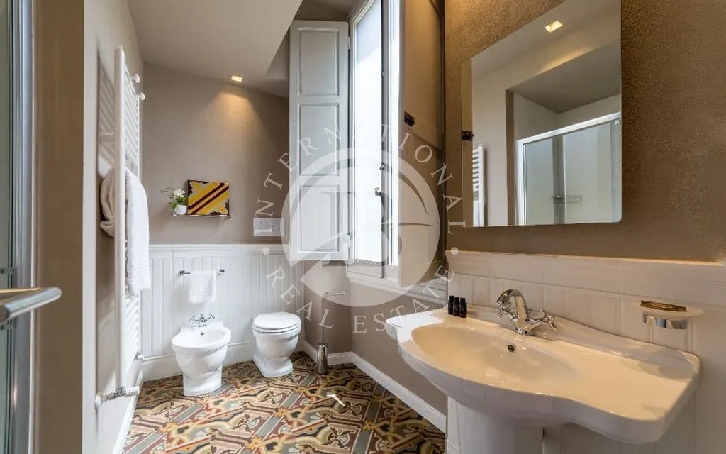 Bathrooms - Luxury Hotel with Historical Charm in Florence