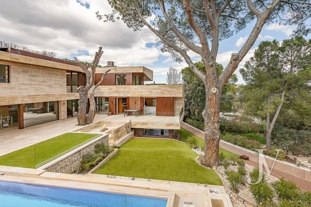 Bassein - Luxury Villa with Pool in Montealina, Madrid