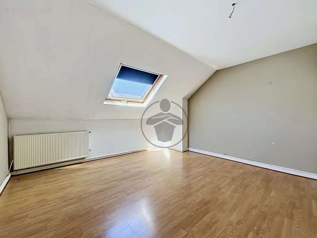 City-Style Flat with Garage in Saint-Quentin
