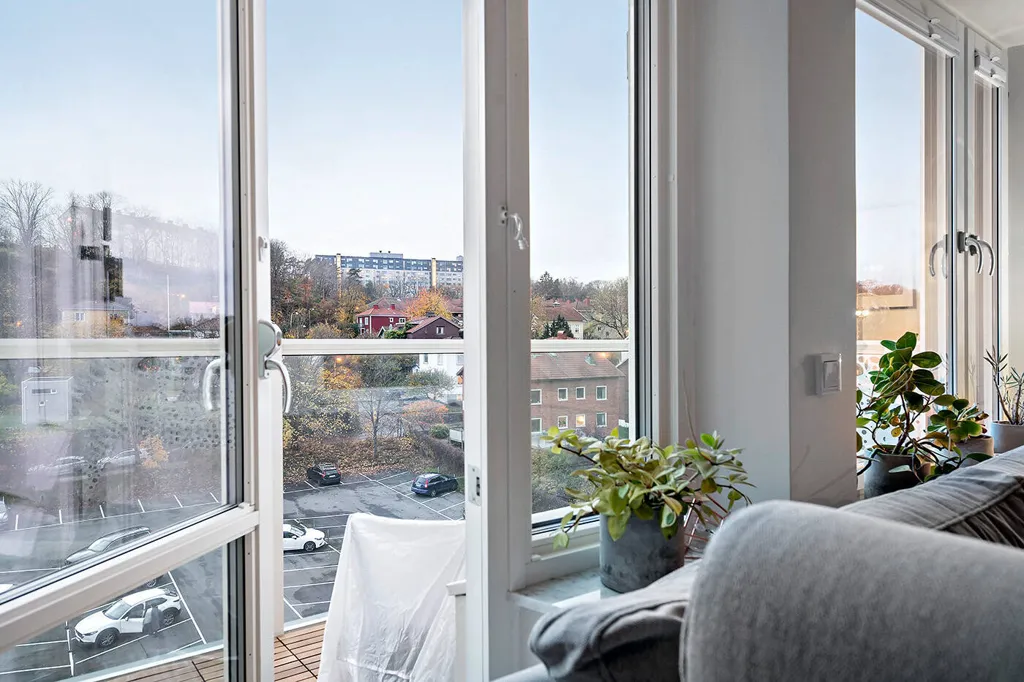 Balcon - Two-Bedroom Flat with Balcony in Göteborg