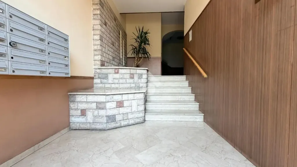 Ingresso - Trilocale with Balcony in Brescia