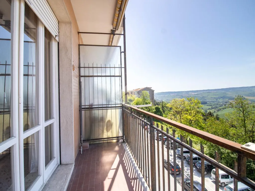 Balcon - Three-Bedroom Apartment with Balcony in Fermo