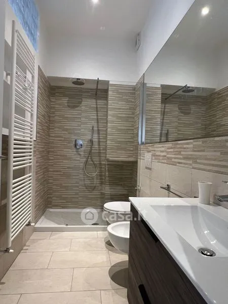 Salles de bain - Fully Furnished Apartment with Balcony in Como