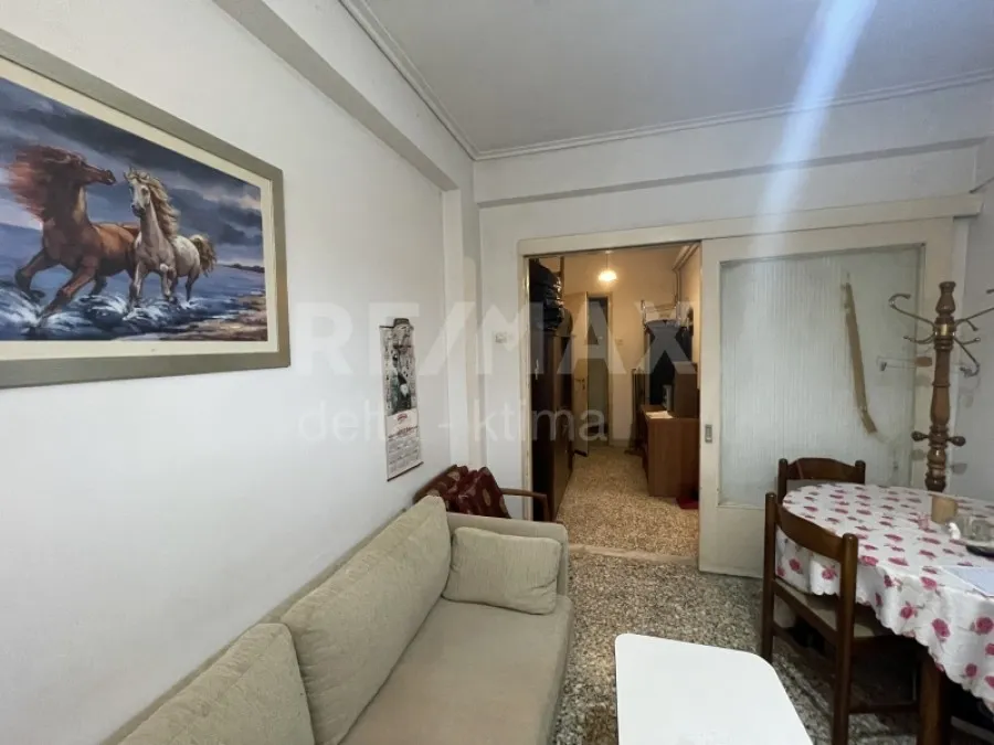 Soggiorno - Semi-Basement Apartment in Larissa Centre